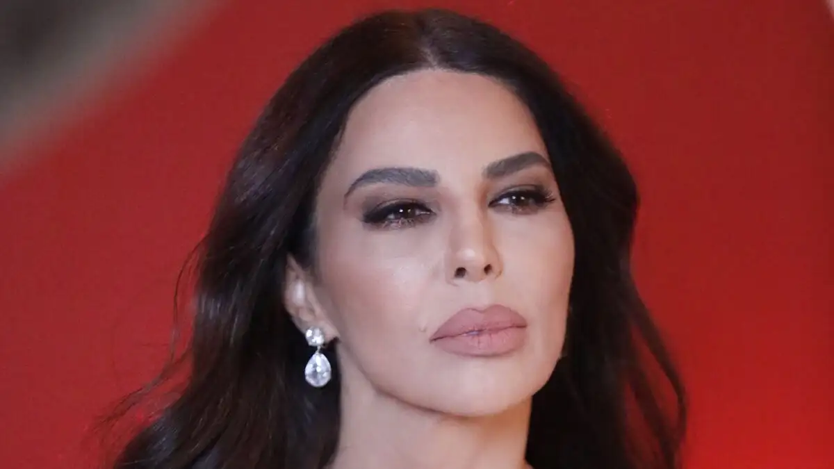 Κέλλυ Κελεκίδου: Εντυπωσιάζει στα 47 της με ζεβρέ ολόσωμο μαγιό και κομψό καλοκαιρινό look Κέλλυ Κελεκίδου: Εντυπωσιάζει στα 47 της με ζεβρέ ολόσωμο μαγιό και κομψό καλοκαιρινό look