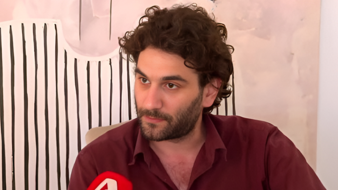 Συγκινητικά λόγια από τον γιο του Κώστα Χαρδαβέλλα: «Μαθαίνεις να ζεις με την απώλεια»
