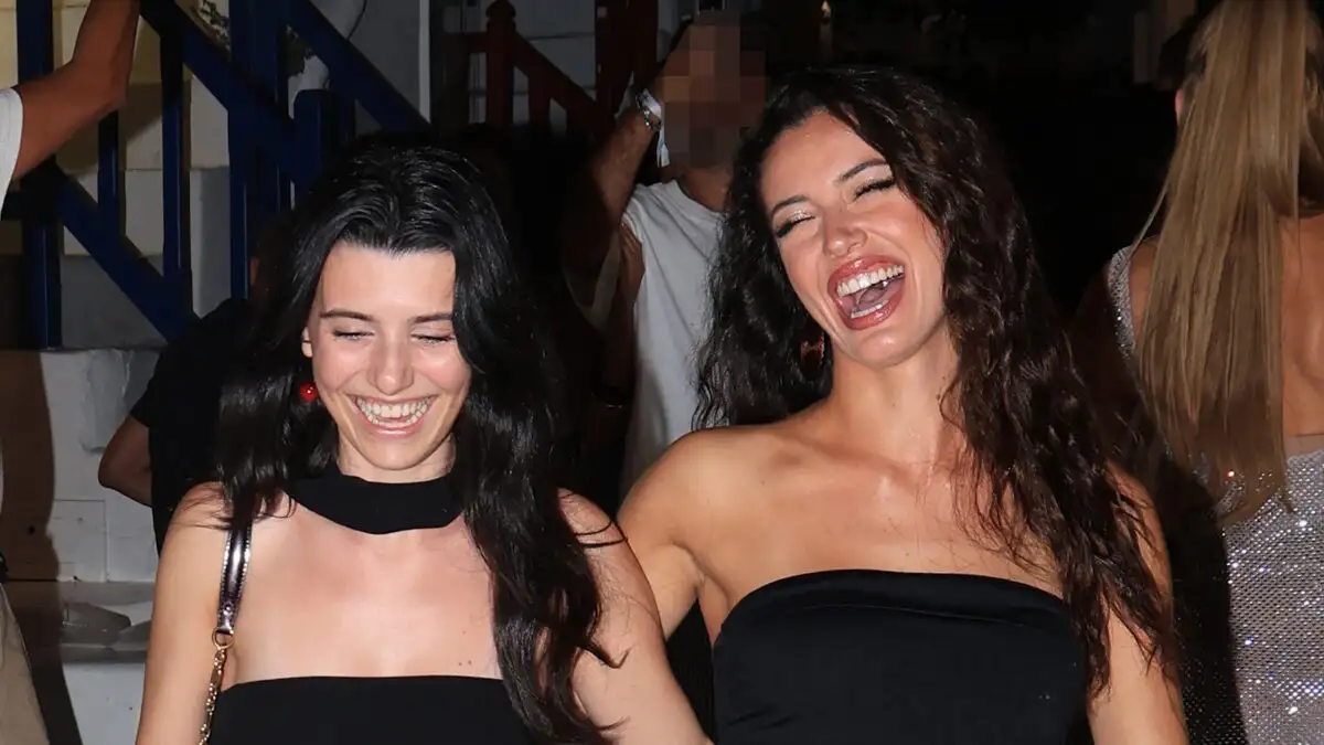 Η Δανάη Λιβιεράτου ξεχώρισε με την εμφάνισή της στα Ματογιάννια της Μυκόνου Η Δανάη Λιβιεράτου ξεχώρισε με την εμφάνισή της στα Ματογιάννια της Μυκόνου