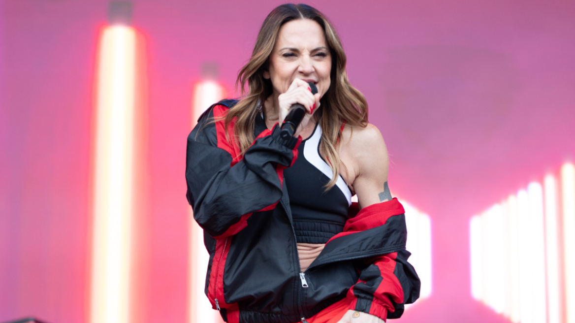 Mel C: Παντρεύτηκε η «Sporty Spice» – Με νυφικό της Βικτόρια Μπέκαμ η ξεχωριστή εμφάνιση Mel C: Παντρεύτηκε η «Sporty Spice» – Με νυφικό της Βικτόρια Μπέκαμ η ξεχωριστή εμφάνιση