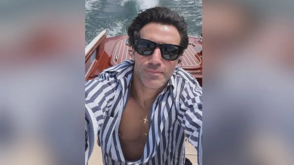 Πέτρος Ιακωβίδης: Απολαμβάνει τις διακοπές του στην Ιταλία – Οι εικόνες από τη λίμνη Κόμο