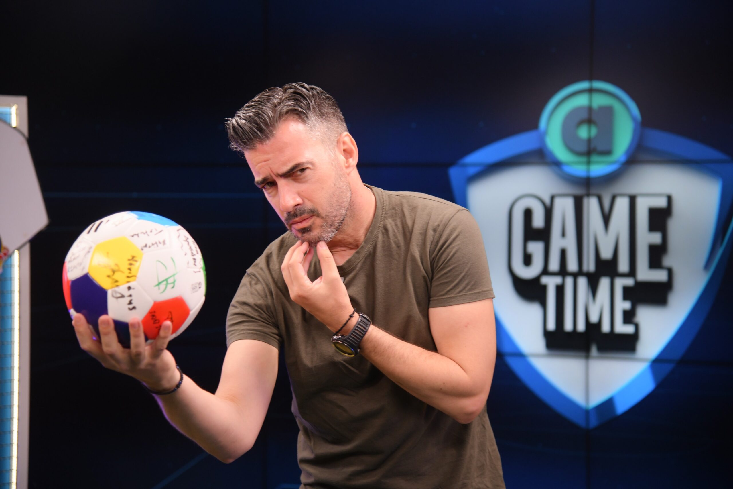 Ο Γιάννης Τσιμιτσέλης στο Allwyn Game Time: Ψάρεμα με Κέιν, Ικαριώτικο με Κουρτουά και σούβλες με Ρονάλντο