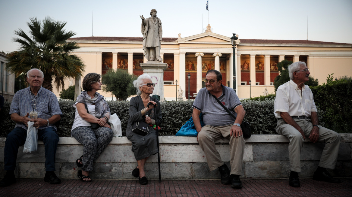 Συντάξεις Αυγούστου: Οι δικαιούχοι που βλέπουν σήμερα τα χρήματα στους λογαριασμούς τους Συντάξεις Αυγούστου: Οι δικαιούχοι που βλέπουν σήμερα τα χρήματα στους λογαριασμούς τους