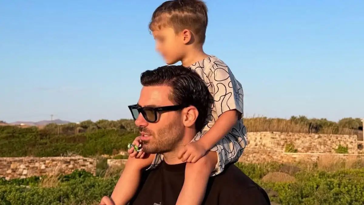 Ιωάννα Τούνη: Η αγαπησιάρικη πόζα του συντρόφου της με τον γιο της και τα πειράγματα του ζευγαριού Ιωάννα Τούνη: Η αγαπησιάρικη πόζα του συντρόφου της με τον γιο της και τα πειράγματα του ζευγαριού