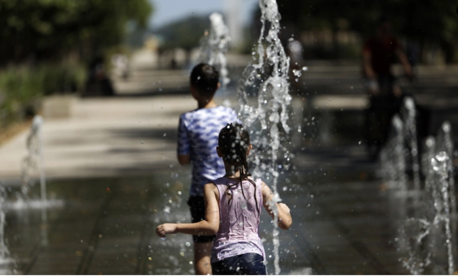 Καύσωνας διαρκείας στη Γαλλία με 40άρια: Έκλεισε πυρηνικός αντιδραστήρας