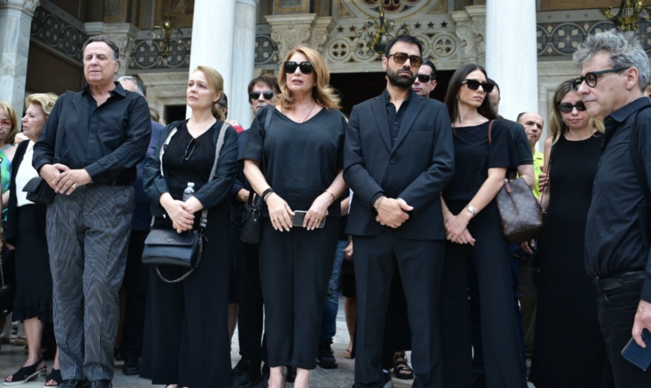 Σε κλίμα βαθιάς συγκίνησης το «αντίο» στη Μάρω Κοντού – Λόγια αγάπης και σεβασμού στην τελετή αποχαιρετισμού Σε κλίμα βαθιάς συγκίνησης το «αντίο» στη Μάρω Κοντού – Λόγια αγάπης και σεβασμού στην τελετή αποχαιρετισμού