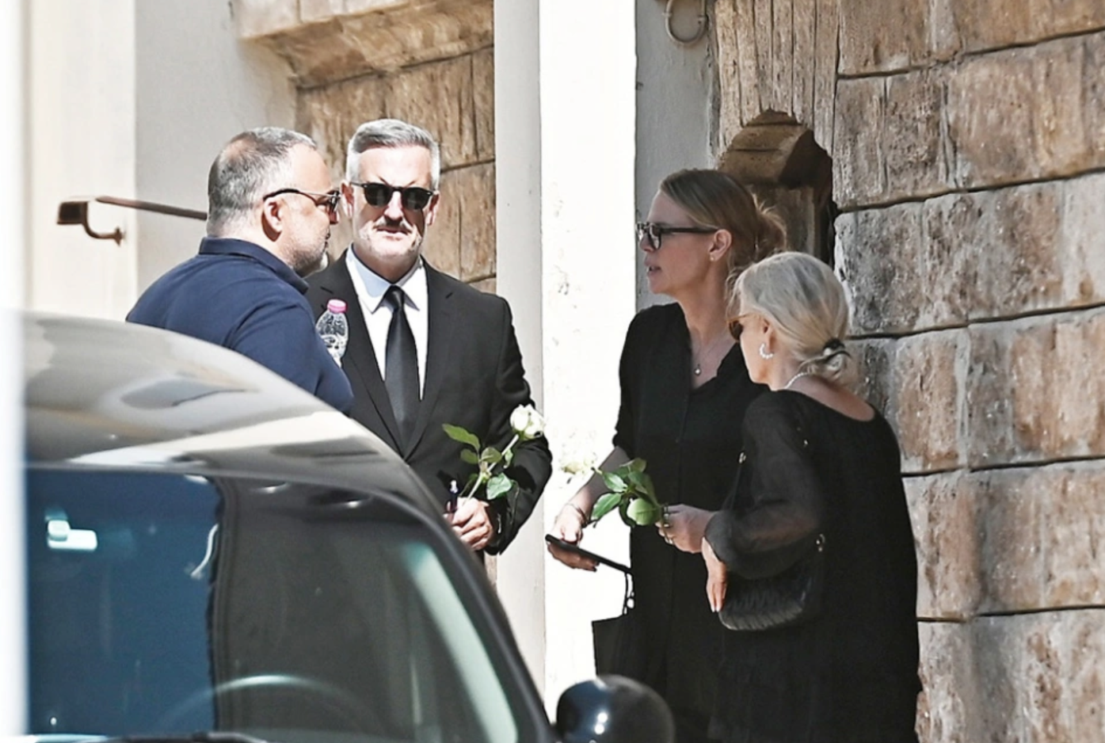 Θλίψη στο τελευταίο «αντίο» στον Λορέντζο Καριέρε – Συγγενείς και φίλοι τον αποχαιρετούν