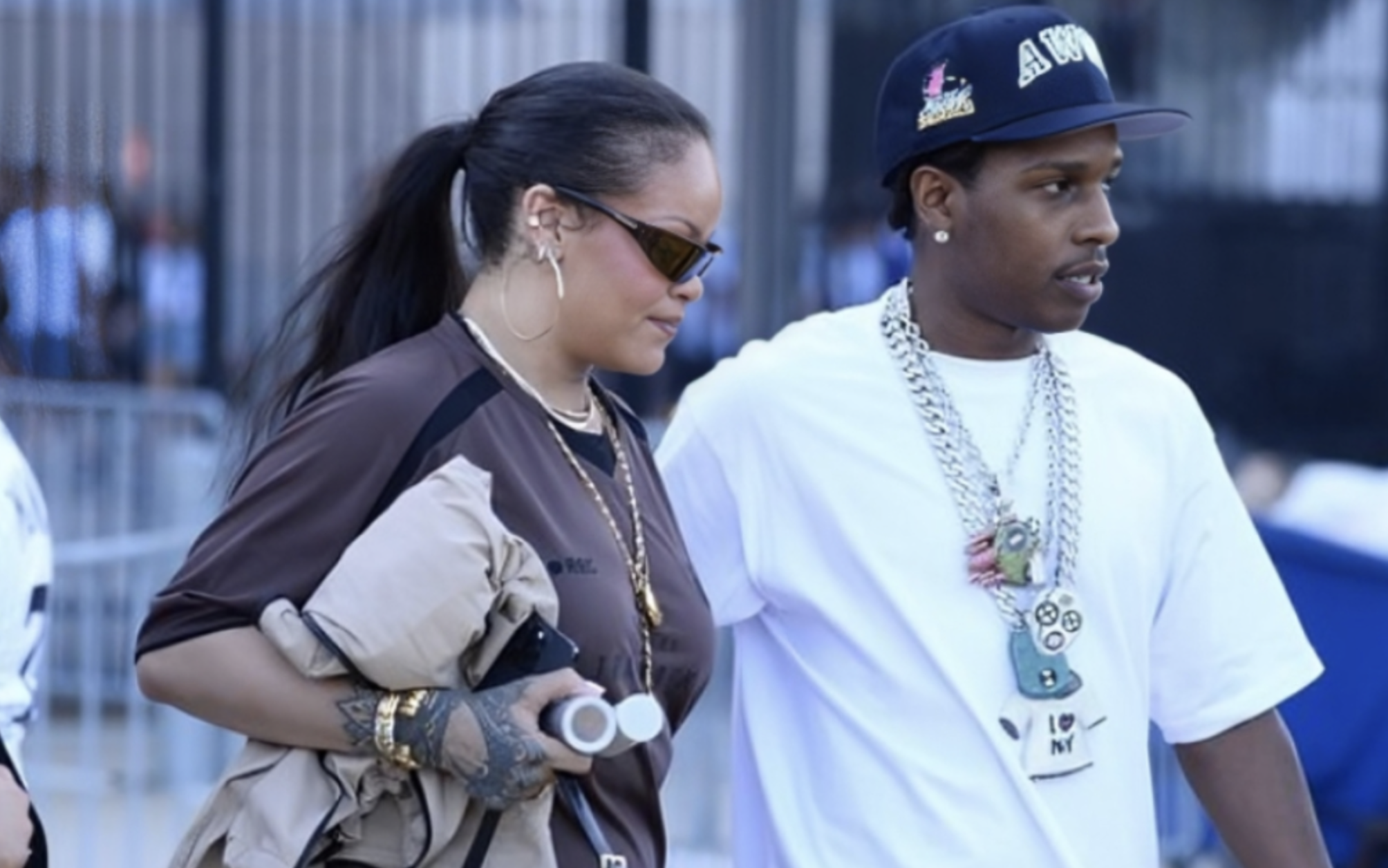 Ριάνα και A$AP Rocky: Στις εξέδρες του τελικού του Μουντιάλ με στιλ και οικογενειακή διάθεση Ριάνα και A$AP Rocky: Στις εξέδρες του τελικού του Μουντιάλ με στιλ και οικογενειακή διάθεση