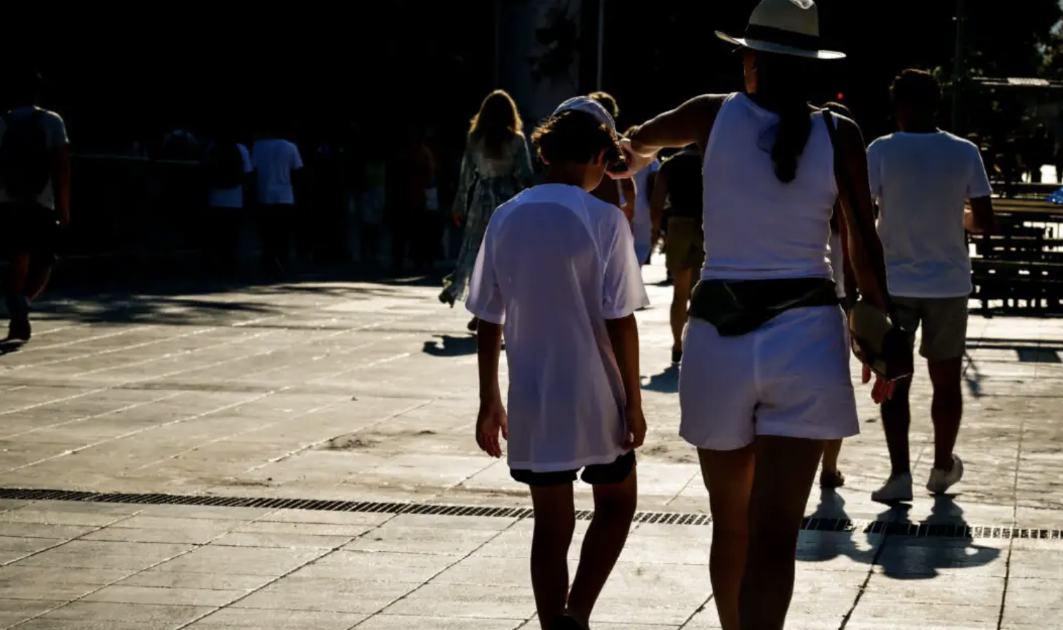 Καιρός: Στο «κόκκινο» η θερμοκρασία σήμερα – Έως τους 43 βαθμούς ο υδράργυρος, πότε έρχεται η ανάσα δροσιάς Καιρός: Στο «κόκκινο» η θερμοκρασία σήμερα – Έως τους 43 βαθμούς ο υδράργυρος, πότε έρχεται η ανάσα δροσιάς