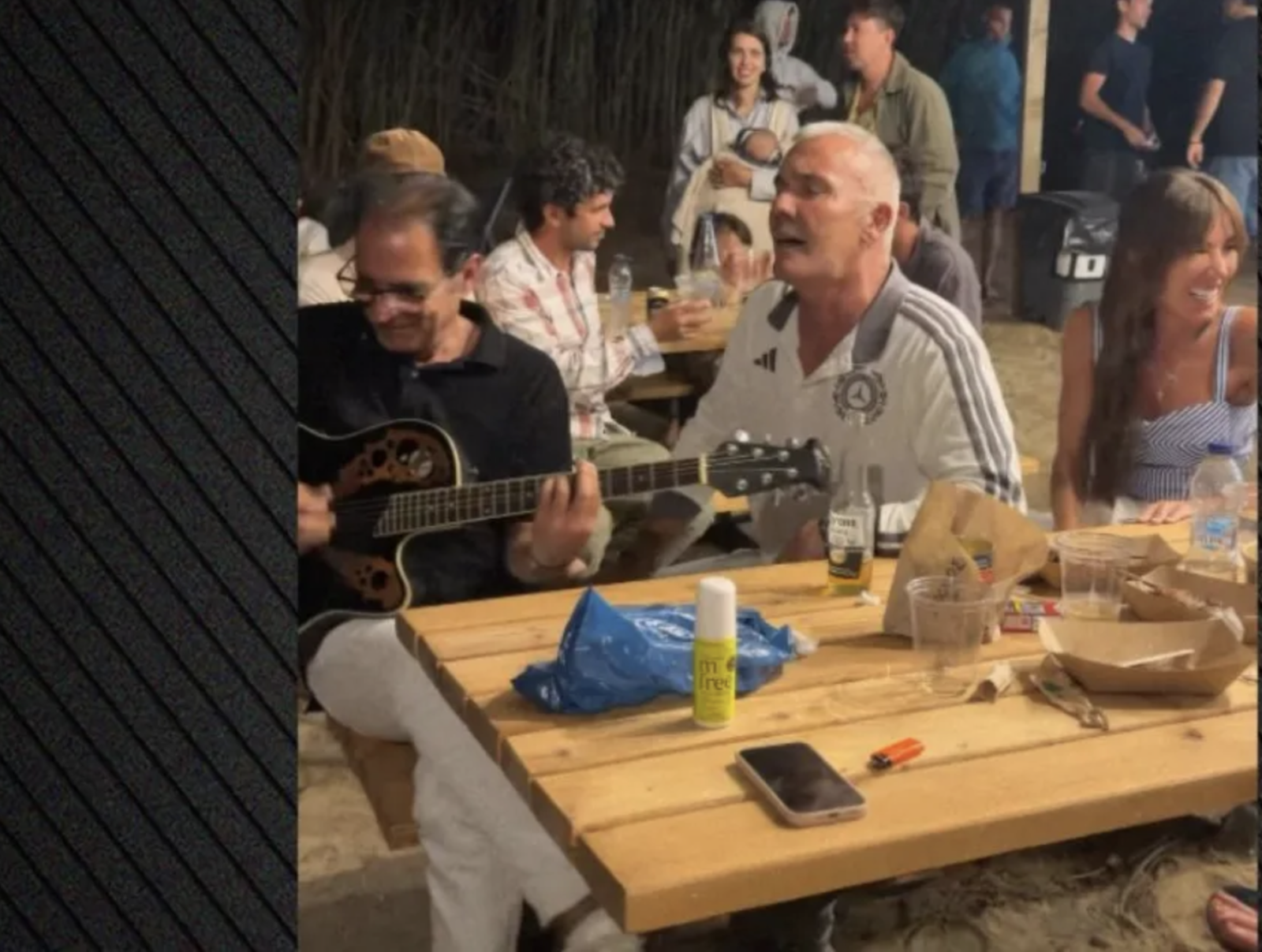 Ο Στέλιος Ρόκκος τραγούδησε σε καντίνα στη Λήμνο και έγινε μία παρέα με τον κόσμο
