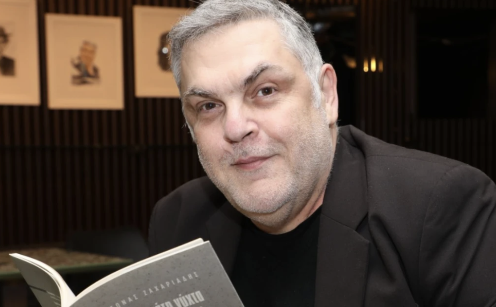 Αντώνης Λουδάρος για την προσωπική του ζωή: «Ερωτεύομαι, τρώω τα μούτρα μου, πέφτω, αλλά σηκώνομαι» Αντώνης Λουδάρος για την προσωπική του ζωή: «Ερωτεύομαι, τρώω τα μούτρα μου, πέφτω, αλλά σηκώνομαι»