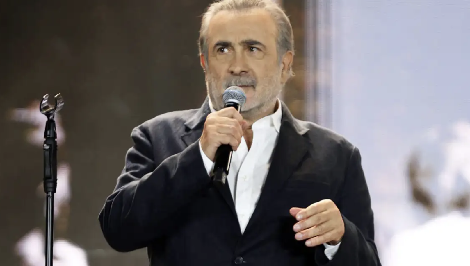 Λάκης Λαζόπουλος: «Η Πάρος οδηγείται στη "Μυκονοποίηση" και χάνει τον χαρακτήρα της»