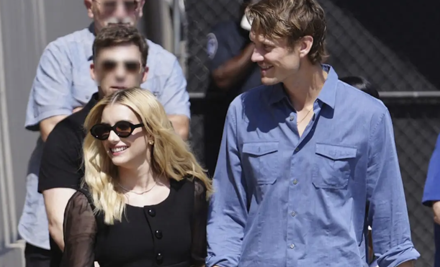 Emma Roberts: Ο ονειρικός γάμος με τον Cody John και το εντυπωσιακό νυφικό που χρειάστηκε 9 μήνες για να δημιουργηθεί