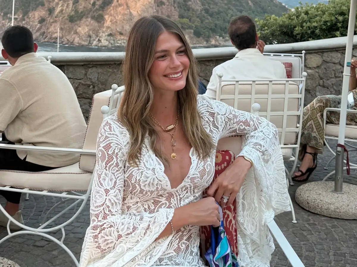 Αμαλία Κωστοπούλου: Στη Σαρδηνία με πολυτελές γιοτ και βόλτες στην Ίσκια – Οι φωτογραφίες