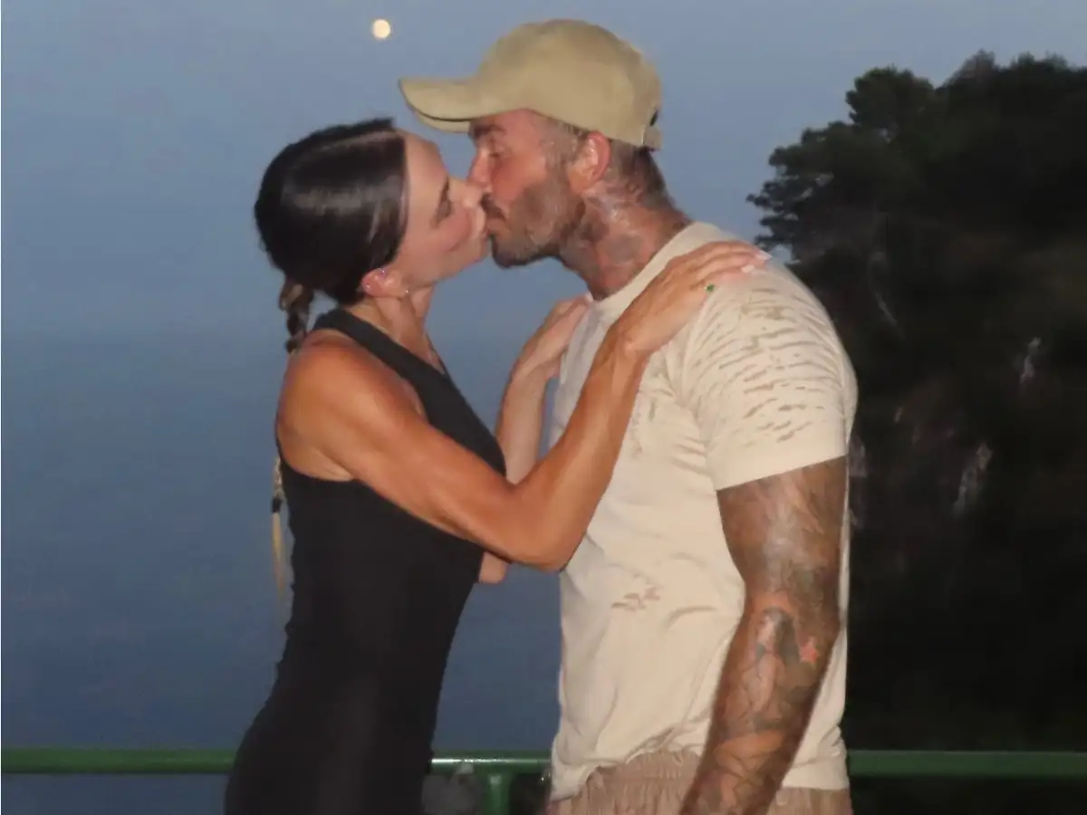 Victoria – David Beckham: Από την Ίμπιζα στην Ακτή Αμάλφι – Το οικογενειακό άλμπουμ από τις καλοκαιρινές διακοπές