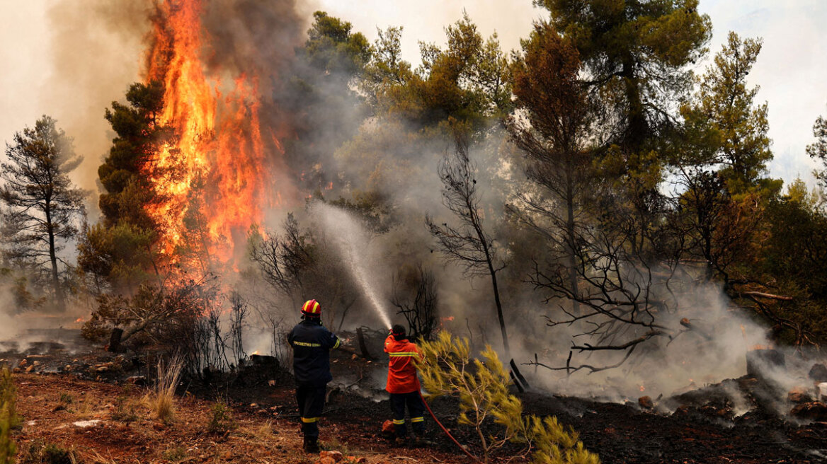 Δυτική Αττική: Νέες εκκενώσεις οικισμών λόγω της μεγάλης φωτιάς – Για τέταρτη ημέρα η μάχη με τις φλόγες