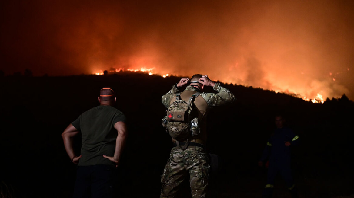 Σε εξέλιξη η μάχη με τις φλόγες σε Πόρτο Γερμενό και Αχαΐα – Νέες εκκενώσεις μέσω 112