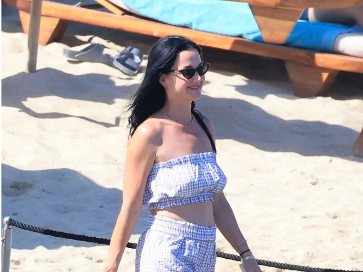 Katy Perry: Νέες φωτογραφίες από το πρόσφατο ταξίδι της στη Μύκονο Katy Perry: Νέες φωτογραφίες από το πρόσφατο ταξίδι της στη Μύκονο