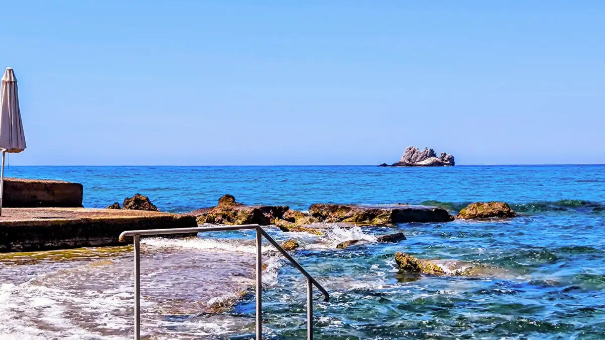 Καιρός Δεκαπενταύγουστου: Ισχυροί βοριάδες έως 8 μποφόρ – Από την Πέμπτη υποχωρεί η θερμοκρασία
