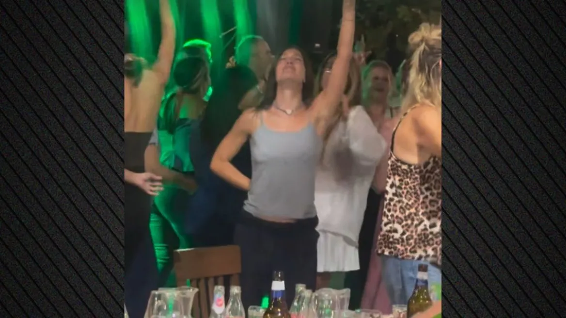 Κλέλια Ανδριολάτου: Χόρεψε ξέφρενα σε πανηγύρι – Το βίντεο από το γλέντι Κλέλια Ανδριολάτου: Χόρεψε ξέφρενα σε πανηγύρι – Το βίντεο από το γλέντι