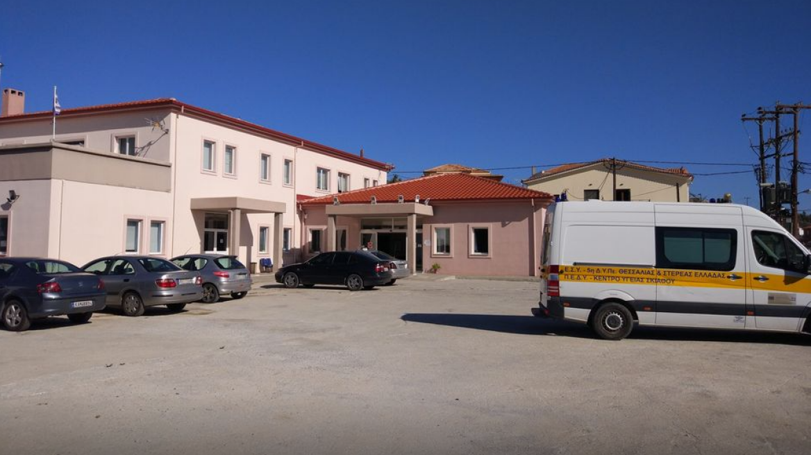 Σκιάθος: 39χρονη Βρετανίδα μέθυσε με την 15χρονη κόρη της και προκάλεσε επεισόδια σε ξενοδοχείο και Κέντρο Υγείας