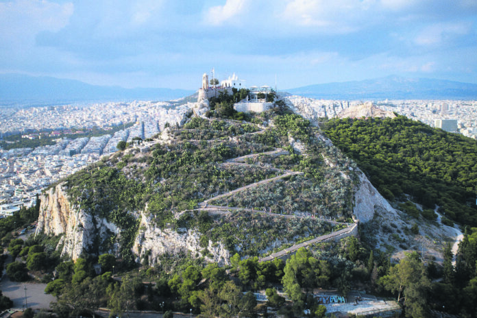 Δήμος Αθηναίων: Ανοιχτός ο Λόφος του Λυκαβηττού από σήμερα τα μεσάνυχτα