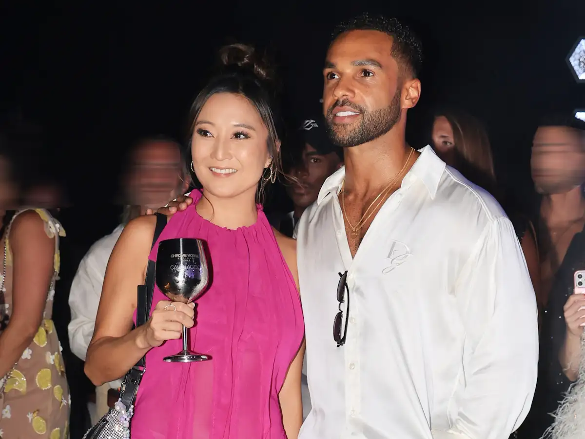 Ashley Park και Lucien Laviscount: Επέστρεψαν στη Μύκονο για ξέφρενες καλοκαιρινές στιγμές