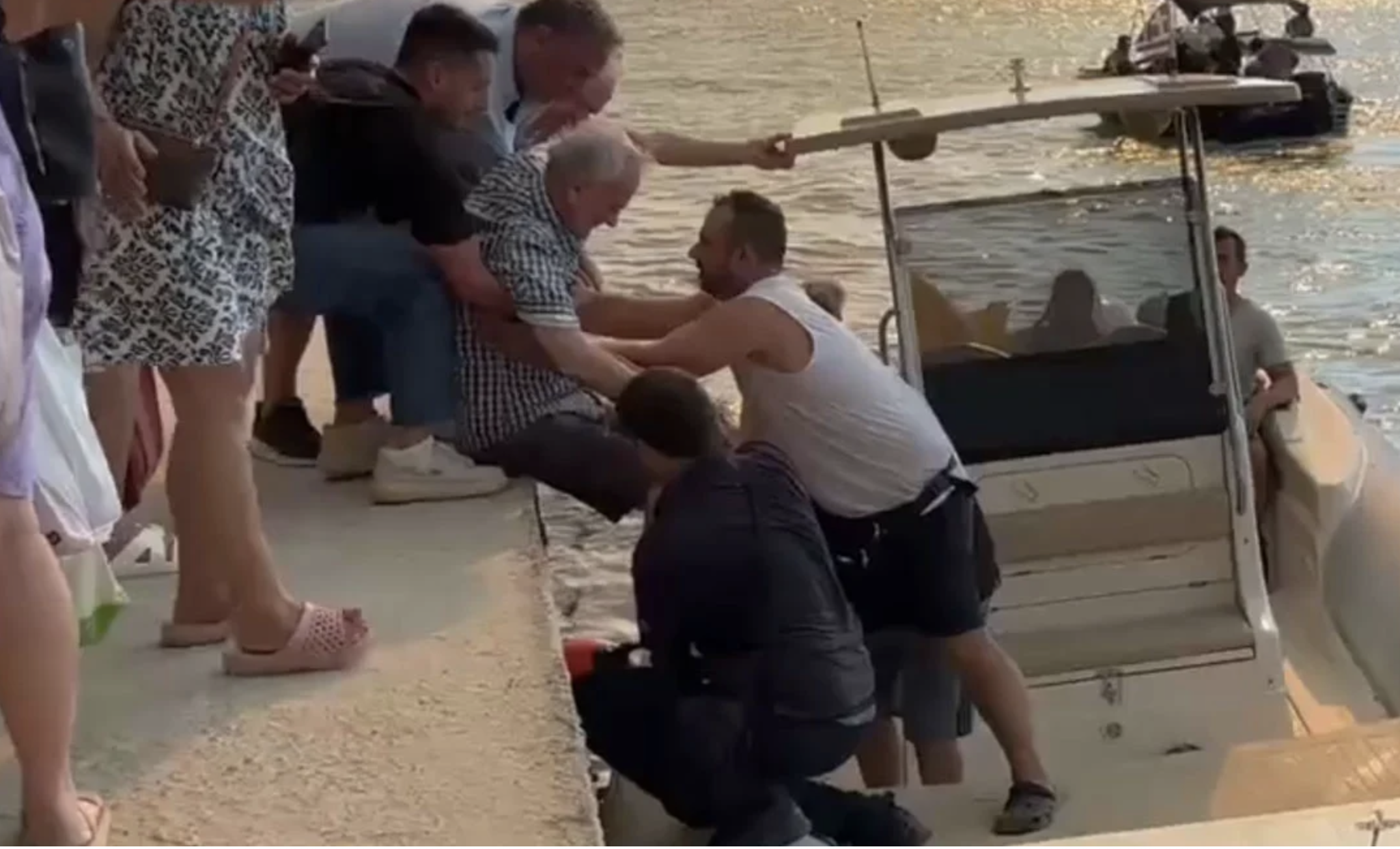 Φωτιά στη Χαλκιδική: Δραματικές στιγμές στη Σίβηρη – Απεγκλωβισμοί δια θαλάσσης, εκκενώθηκε η Φούρκα