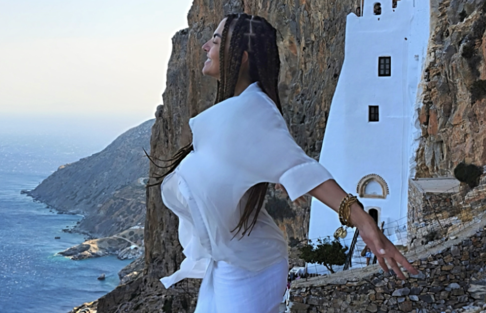 Μαρία Σολωμού: Στην Αμοργό για τον Δεκαπενταύγουστο – Οι φωτογραφίες από τις διακοπές της