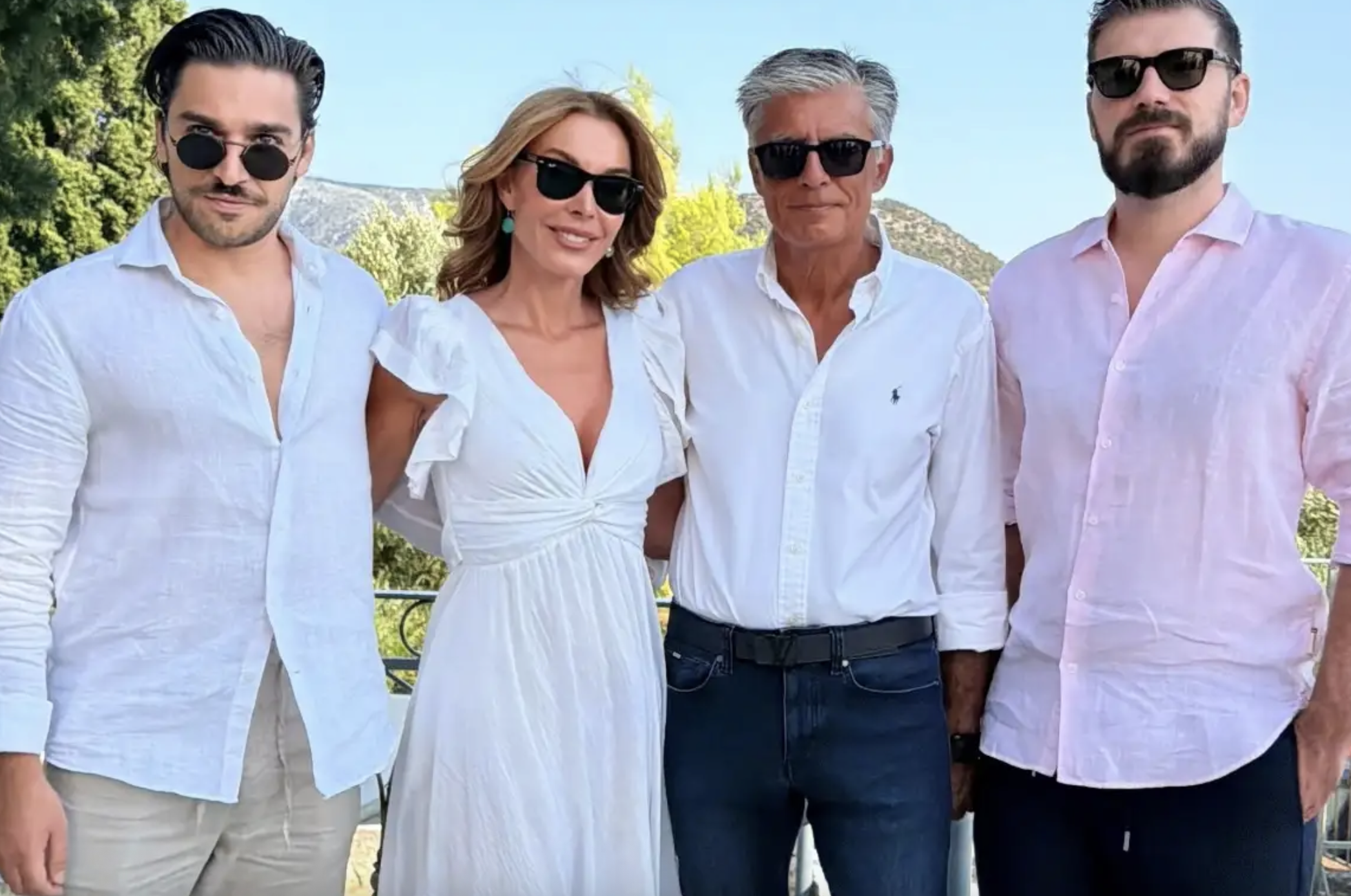 Τατιάνα Στεφανίδου: Στην Ιθάκη με τον Νίκο Ευαγγελάτο για τον Δεκαπενταύγουστο – Η οικογενειακή φωτογραφία Τατιάνα Στεφανίδου: Στην Ιθάκη με τον Νίκο Ευαγγελάτο για τον Δεκαπενταύγουστο – Η οικογενειακή φωτογραφία