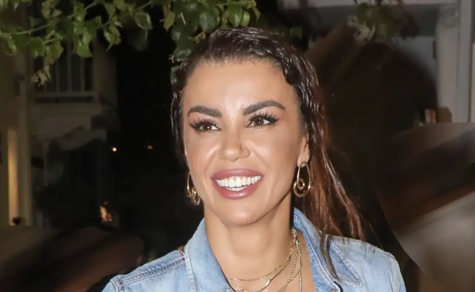 Ειρήνη Παπαδοπούλου: Με νέο look και ράστα κοτσιδάκια σε βόλτα στα Ματογιάννια της Μυκόνου με φίλη της Ειρήνη Παπαδοπούλου: Με νέο look και ράστα κοτσιδάκια σε βόλτα στα Ματογιάννια της Μυκόνου με φίλη της