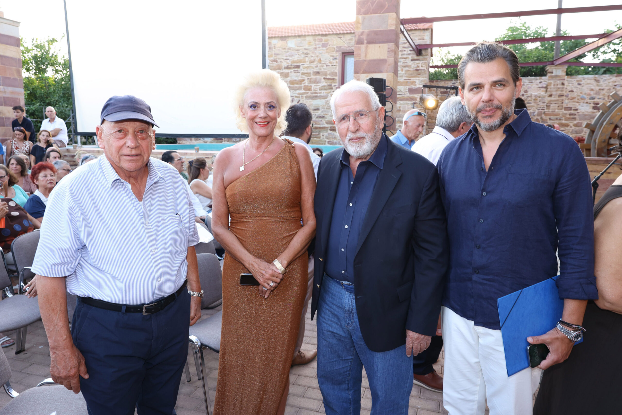 Ξεχωριστή τιμή στον Δρ. Γεώργιο Αποστολόπουλο στο 5ο THE CHIOS FESTIVAL Ξεχωριστή τιμή στον Δρ. Γεώργιο Αποστολόπουλο στο 5ο THE CHIOS FESTIVAL