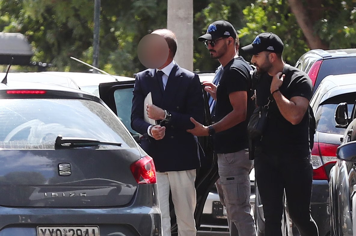 Γιώργος Μαζωνάκης: Για ανθρωποκτονία με ενδεχόμενο δόλο κατηγορούνται πλέον οι γιατροί για τον θάνατο του τραγουδιστή Γιώργος Μαζωνάκης: Για ανθρωποκτονία με ενδεχόμενο δόλο κατηγορούνται πλέον οι γιατροί για τον θάνατο του τραγουδιστή