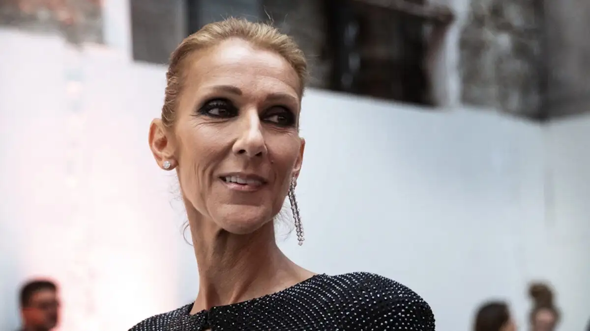 Σελίν Ντιόν: Κύμα αγάπης στο Παρίσι – Θαυμαστές κατασκηνώνουν έξω από το ξενοδοχείο της