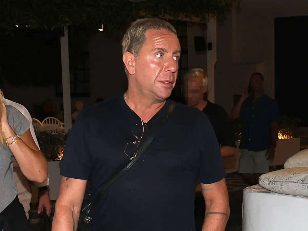 Γιώργος Μαζωνάκης: «Δεν γνωρίζαμε τι ήθελε να κάνει» – Η μαρτυρία συνεργάτη του για το ραντεβού με τον υπνοθεραπευτή