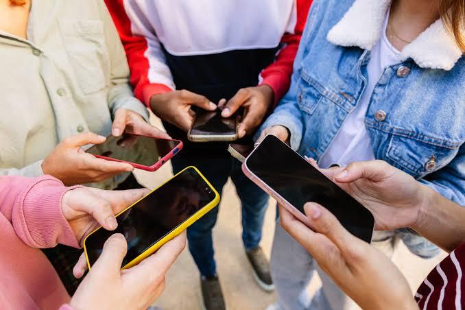 Παιδιά και social media: Ποιος θα προστατεύσει τα παιδιά από τον ψηφιακό κόσμο;- της Μαρίας Ιωάννου Παιδιά και social media: Ποιος θα προστατεύσει τα παιδιά από τον ψηφιακό κόσμο;- της Μαρίας Ιωάννου
