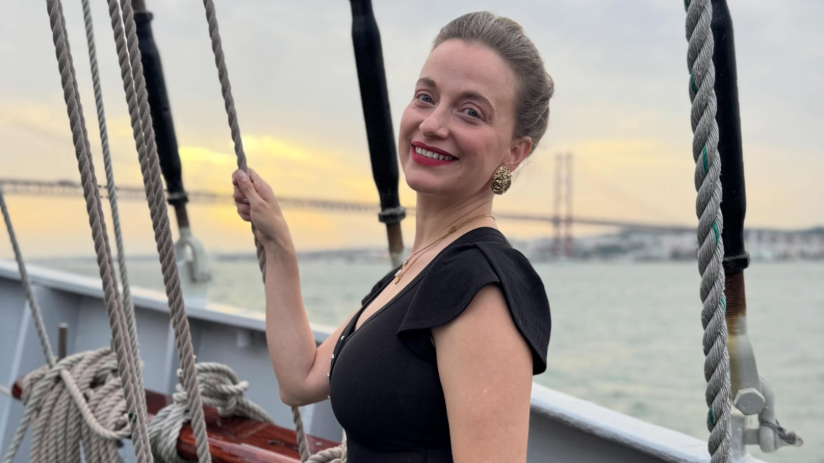 Λένα Δροσάκη: Η topless φωτογραφία από την Κύθνο – Χαλαρές στιγμές δίπλα στο κύμα