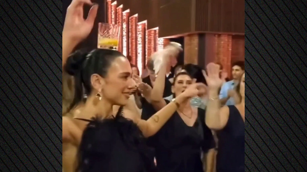 Ντούα Λίπα: Το viral βίντεο από οικογενειακό γλέντι στο Κόσοβο – Χόρεψε με ποτήρι στο κεφάλι
