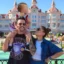 Μαίρη Συνατσάκη και Ίαν Στρατής στη Disneyland με την κόρη τους – Το οικογενειακό ταξίδι και ο ενθουσιασμός στην παρέλαση
