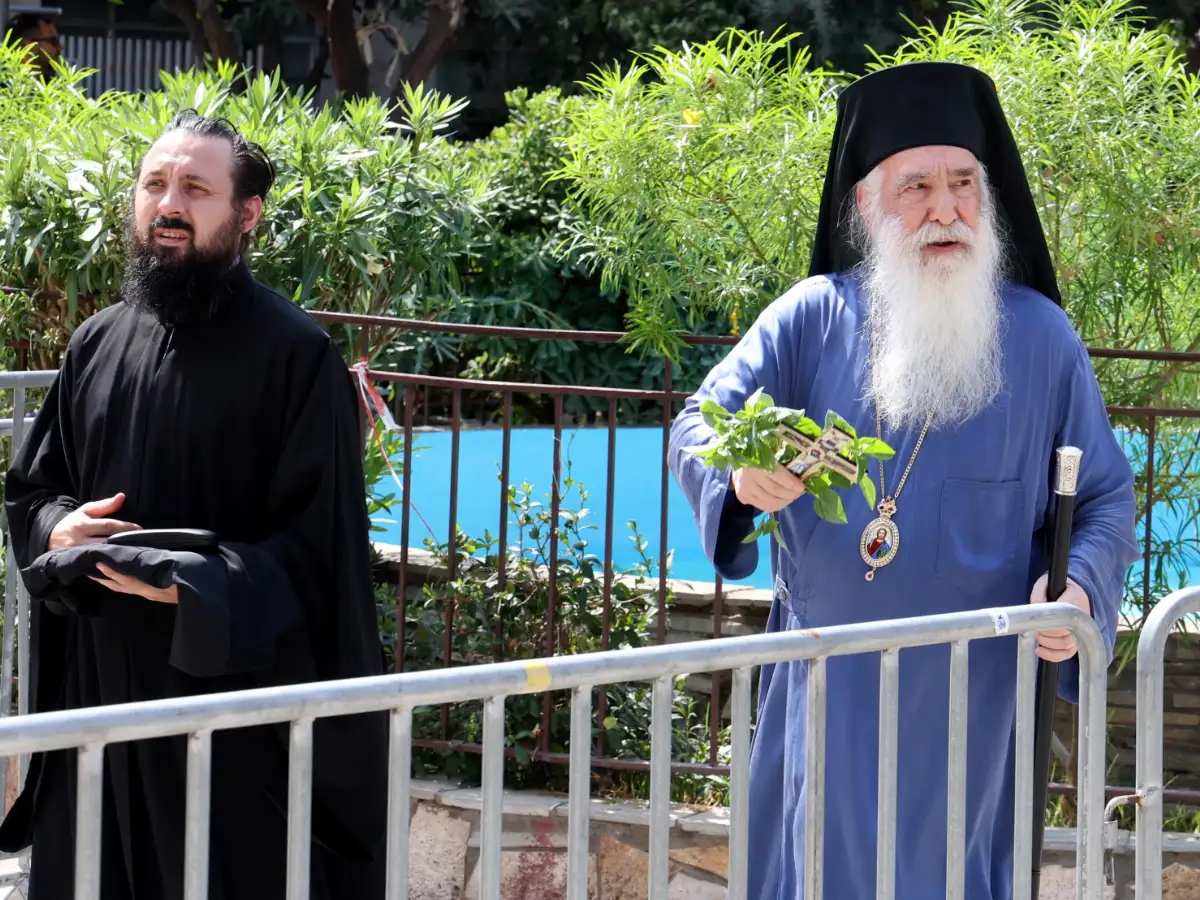 Γιώργος Μαζωνάκης: Συγκίνησε ο επικήδειος του Μητροπολίτη Αλέξιου – «Γύρισε στην παλιά του γειτονιά»