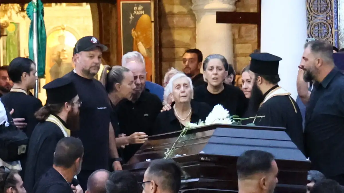 Γιώργος Μαζωνάκης: Η Νίκαια αποχαιρετά τον δικό της άνθρωπο – Πλήθος κόσμου στην Αγία Τριάδα