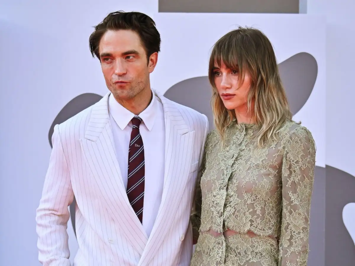 Robert Pattinson – Suki Waterhouse: Μαζί στη Βενετία – Τα τρυφερά στιγμιότυπα στο red carpet