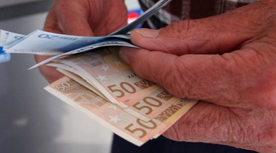 Συντάξεις: Ποιοι δεν θα πάρουν την ενίσχυση των 400 ευρώ τον Νοέμβριο