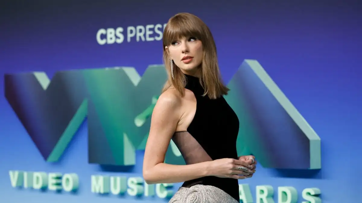 Taylor Swift: Έγραψε ιστορία στα MTV VMAs με 33 βραβεία – Η συγκινητική αφιέρωση στη Dolly Parton Taylor Swift: Έγραψε ιστορία στα MTV VMAs με 33 βραβεία – Η συγκινητική αφιέρωση στη Dolly Parton