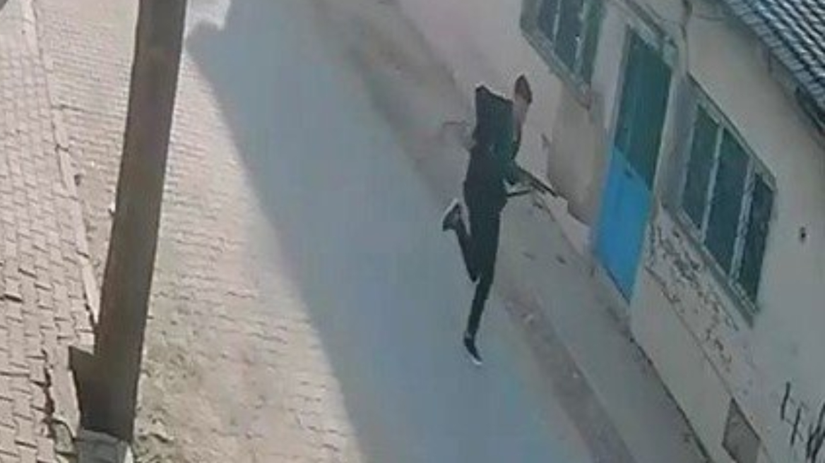Τουρκία: Πυροβολισμοί έξω από λύκειο στη Μανίσα – 8 μαθητές τραυματίστηκαν, συνελήφθη ο δράστης Τουρκία: Πυροβολισμοί έξω από λύκειο στη Μανίσα – 8 μαθητές τραυματίστηκαν, συνελήφθη ο δράστης