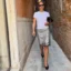 Βίκυ Καγιά: Το κομψό look στη Βενετία με λευκό t-shirt και φούστα με παγιέτες