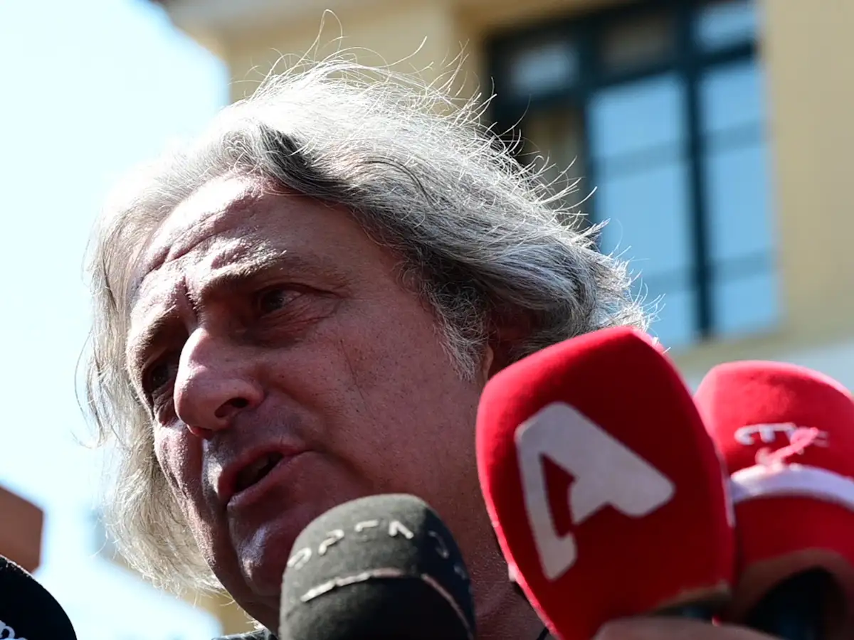Θάνατος Γιώργου Μαζωνάκη: Η αντίδραση του υπνοθεραπευτή στους δημοσιογράφους – «Σας ευχαριστώ που βοηθήσατε στον εξευτελισμό μου»