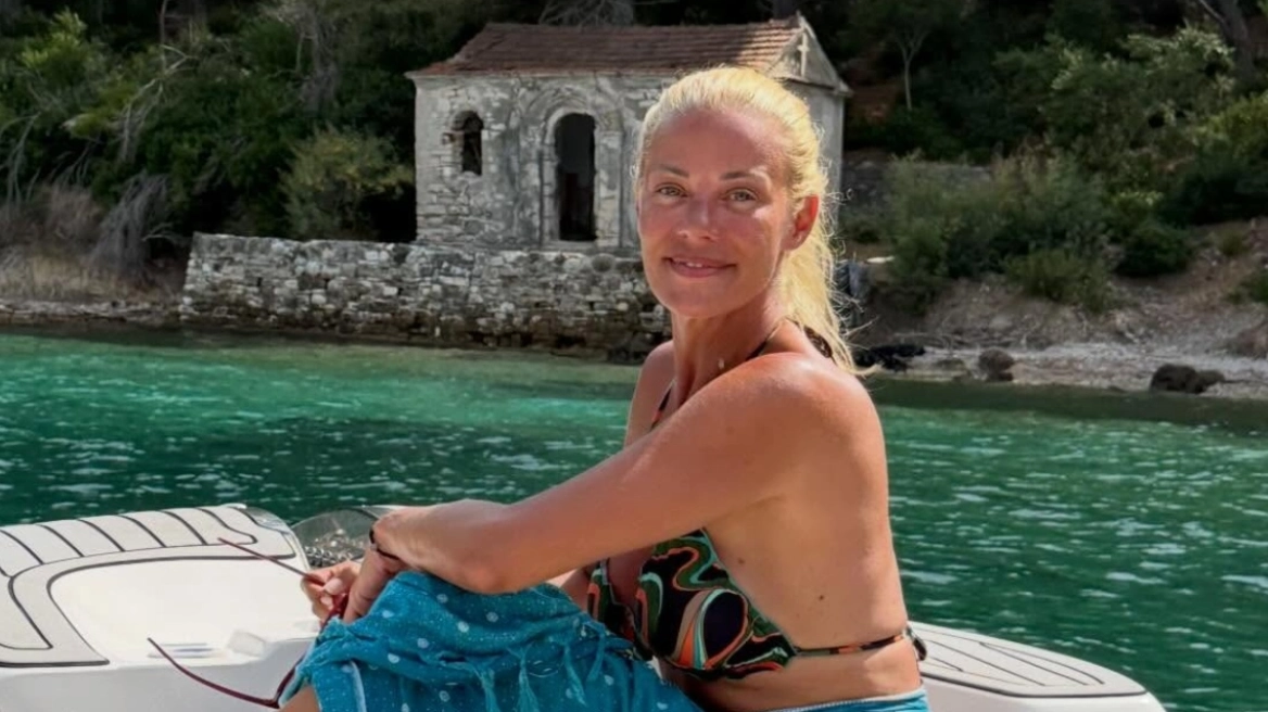Ζέτα Μακρυπούλια: Μια τελευταία βόλτα στη θάλασσα πριν το τέλος του καλοκαιριού – «Λίγο καλοκαίρι και για μένα»