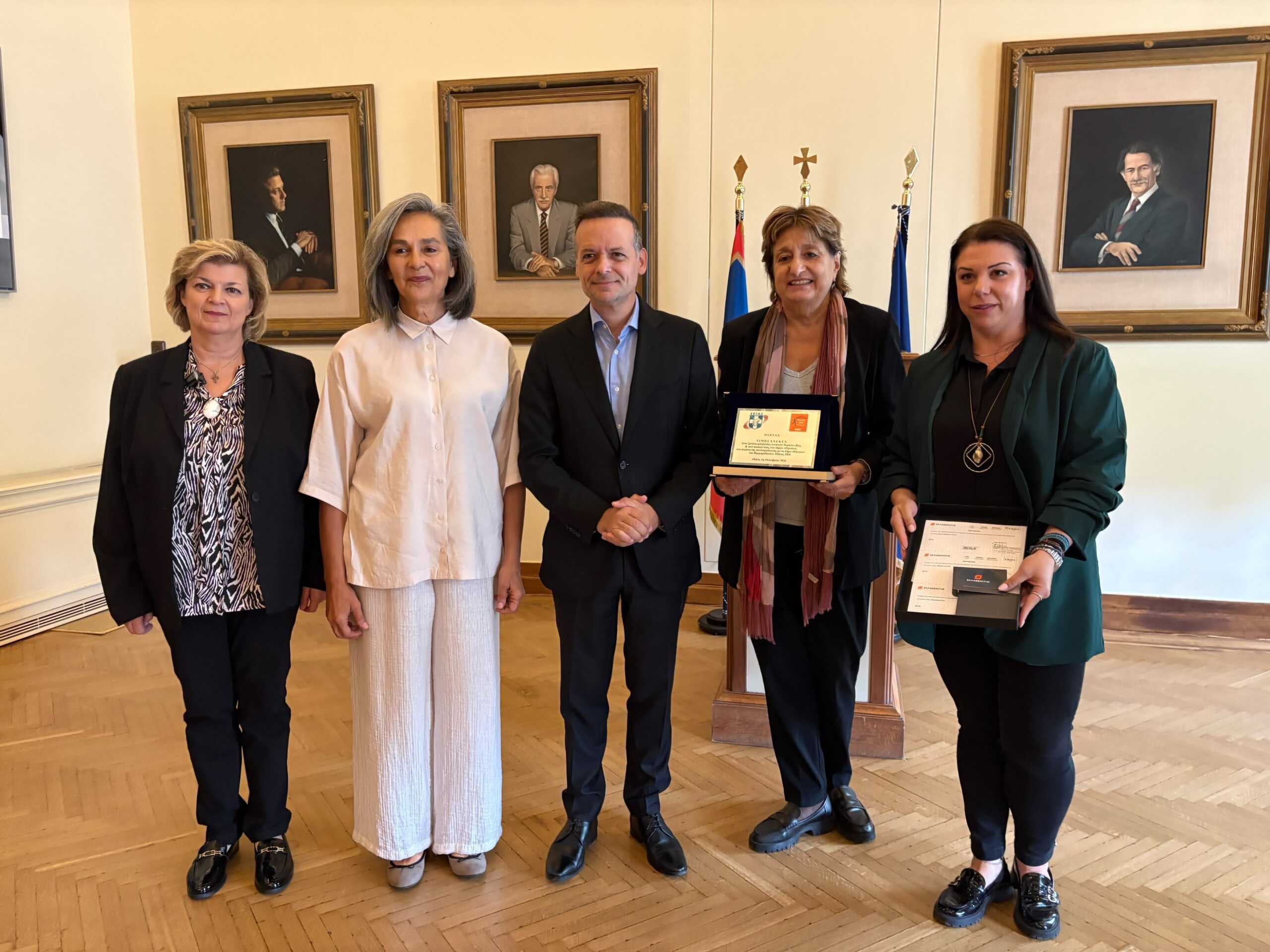 Χάρης Δούκας: «Η σημερινή προσφορά σημαίνει στήριξη στην καθημερινότητα γυναικών και παιδιών που αναγκάστηκαν να εγκαταλέιψουν το σπίτι τους »