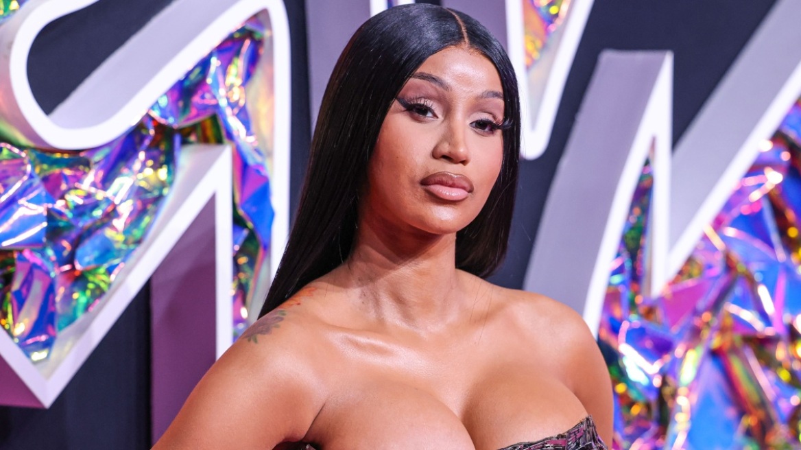 Cardi B: Σκέφτεται να υποβληθεί ξανά σε πλαστική επέμβαση στο στήθος της